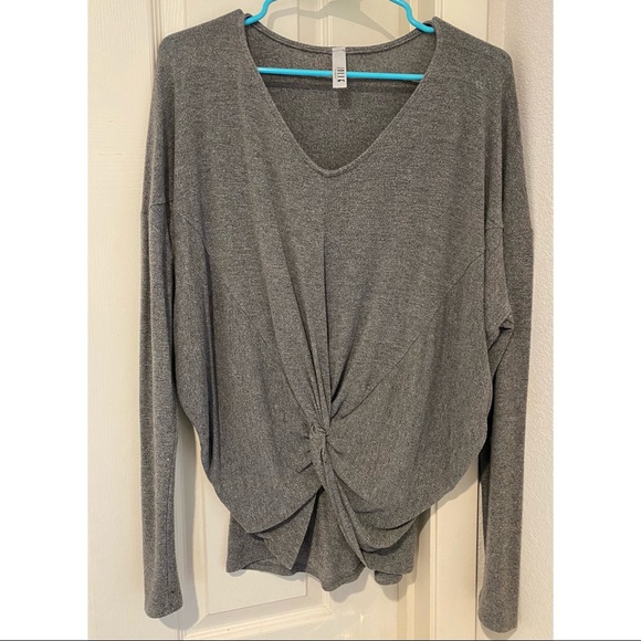 Jolie light heathered-grey top with front knot - Picture 1 of 8